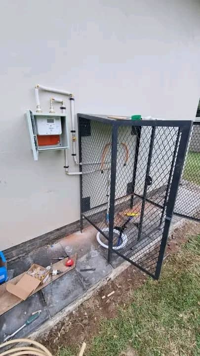Small Gas Cage