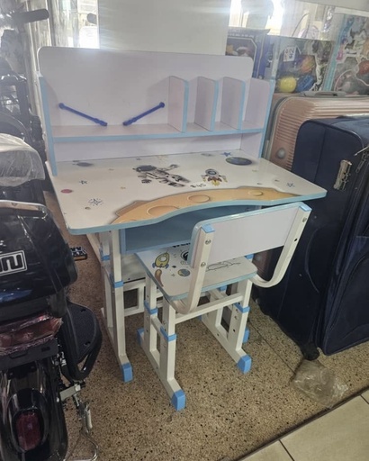 Kids desk